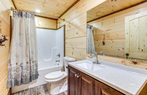 Pet-Friendly Yard! Nature Escape in Forest City - Foto 12