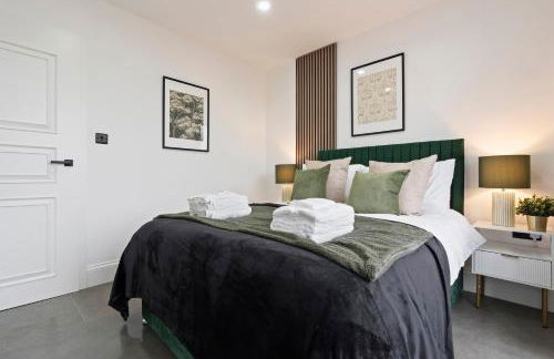 Beautiful Home, Free Parking For Large Groups Sleeps 10 Book Now! - Foto 20