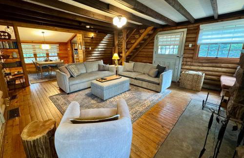 Lakefront Cabin with Hot Tub, Views & Fireplace - Foto 13