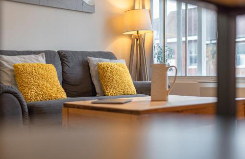 Cosy & Bright 2 Bedroom Apartment in Newbury Town Centre - SLEEPS 7 - Foto 5