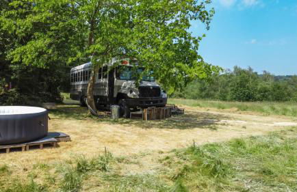 American School Bus Retreat with Hot Tub in Sussex Meadow - Foto 35