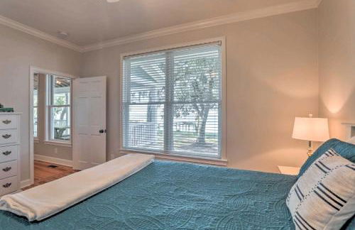 Lakefront Retreat with Game Room and Private Dock! - Foto 25