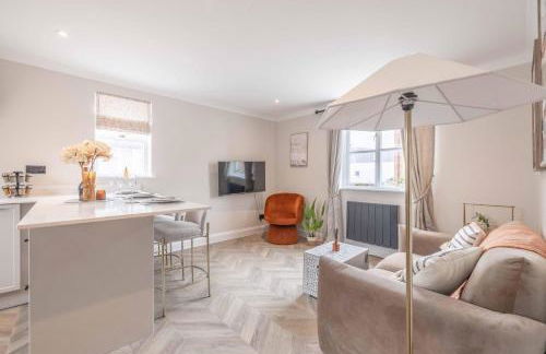 Stylish 2 Bed with Parking, 5 Min Walk to Windsor - Foto 13