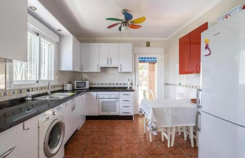 Villa Flamenca, comoda con piscina privada, barbacoa by AndaraHolidays - Foto 26