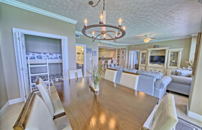 Relaxing Beachfront Condo with Beach Access - Unit 1603 by RedAwning - Foto 15