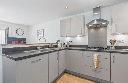 #53 Stylish 4 Bed Home 2 Full 1 Half Bath Free Parking - Foto 32