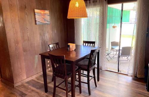 THE HILO HOMEBASE - Charming 3 Bedroom Hilo Home, with AC! - Foto 9