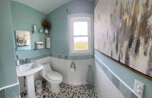 Nautical Endeavors Beach House Steps from Surf - Foto 24