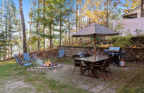 Lakefront Getaway with Kayaks, Fire Pit and Views - Foto 33
