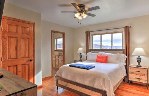 Secluded Cabin with Hot Tub, Game Room and Views! - Foto 16