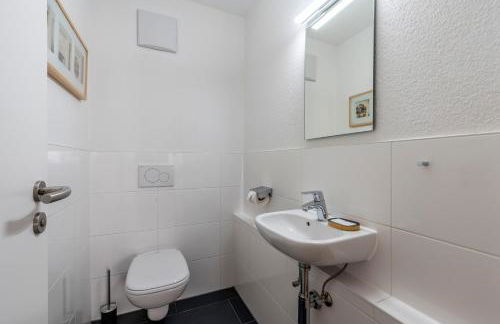 EXQUIS 2BR Design Apartment LOUIS I Parking I Balcony I Mercedes-Benz I Family-friendly - Foto 18