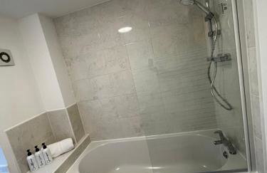 Comfy 2-bed home - Contractors and Leisure - Foto 9