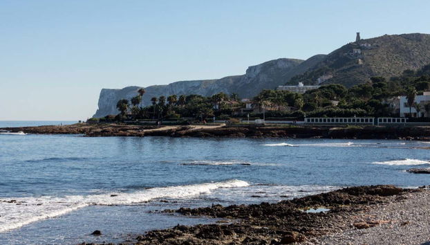 Contemplando la playa de Denia