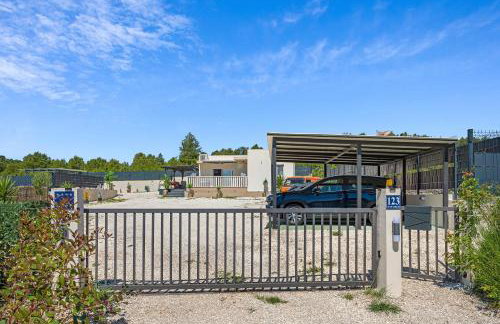 Villa VERONICA with CINEMA PROJECTOR by the HEATED POOL and JACUZZI - Foto 22