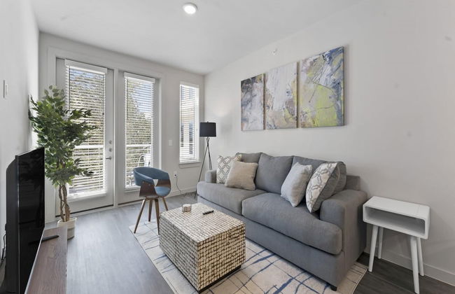 Chic King Bed 1BR Suite 5 Min to DT - Foto 1