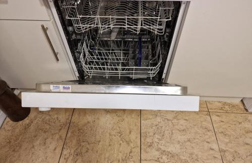 NightRest Homes 5 minutes to Luton Airport -Wifi - Free Parking -Luton - Foto 22