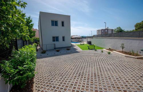 Villa Lumaka Sun - Amazing Home In Brodarica with 4 Bedrooms, Wifi, Outdoor Swimming Pool and Heated Swimming Pool - Photo 21