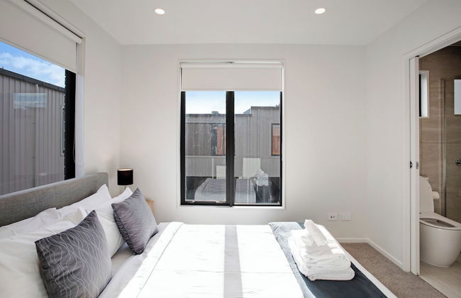 Urban Vogue Escape with Parking- Air-con - Photo 6