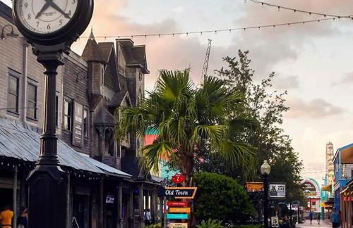 Spacious Family Fun Near Disney, Water Slide, Pool - Foto 15