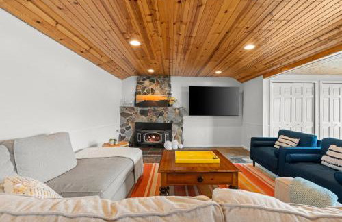 Cozy Pet-Friendly Condo l Pool l Dock l Walk to Parks - Foto 10