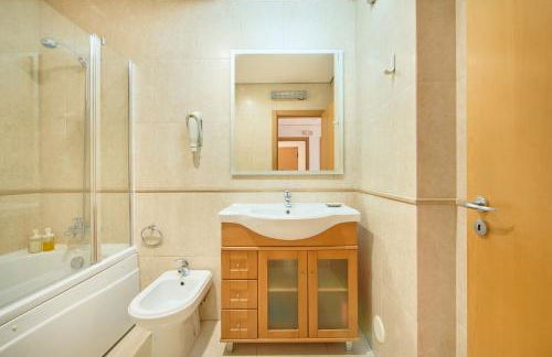 Spacious Apt Near Beach & Train, By TimeCooler - Foto 5