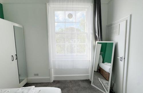 Prime Central London 2-Bed by Shops & Transport - Foto 16