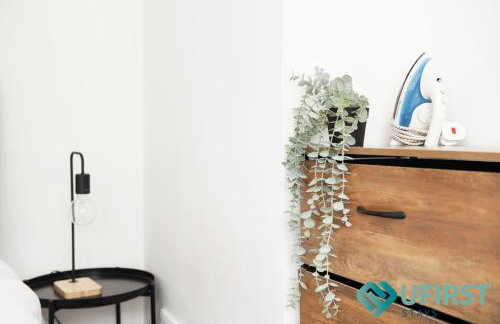 Ideal 4BR Home - Near City Hospital, Sherwood, Clinton Market, QMC & City Centre - Sleeps 8 - Foto 38