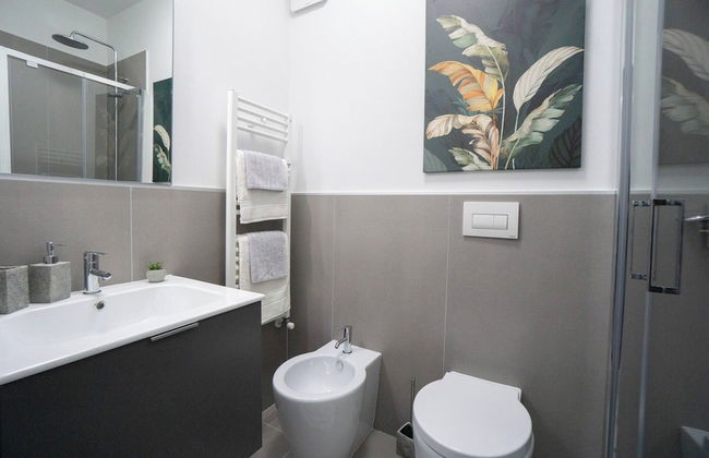 Charming and Modern Three-bedroom Apartment in the Heart of the City of Asti - Foto 14