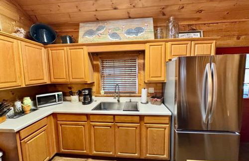 Watauga Lake Retreat Cozy family cabin Sleeps 8 - Photo 12