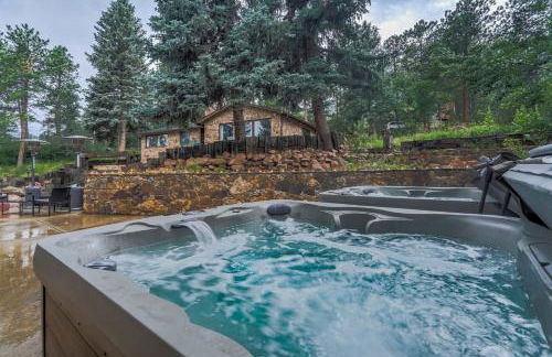 Pikes Peak Stone Cottage - Hot Tub & Game Room - Foto 15