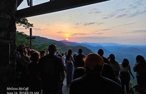 Life's Good Retreat Bear Cottage - Foto 42