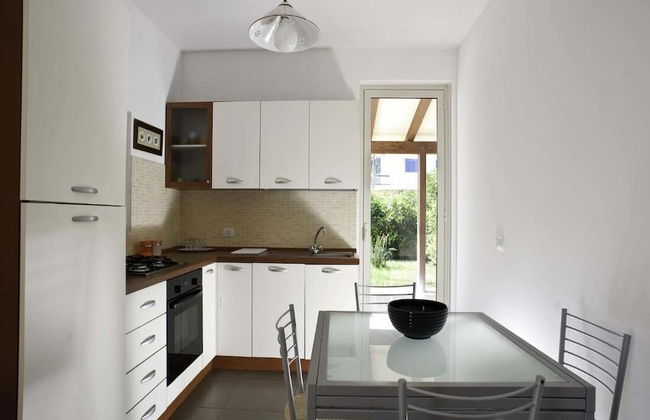 Dolce Mare 2 - Sea Front Apartment - Large Terrace - Wifi and Private Parking - Photo 7