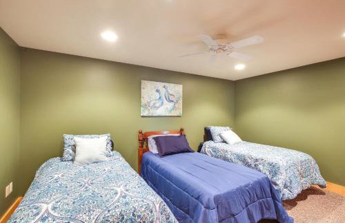 Lake View Champlain Home with Hot Tub and Sauna! - Foto 26