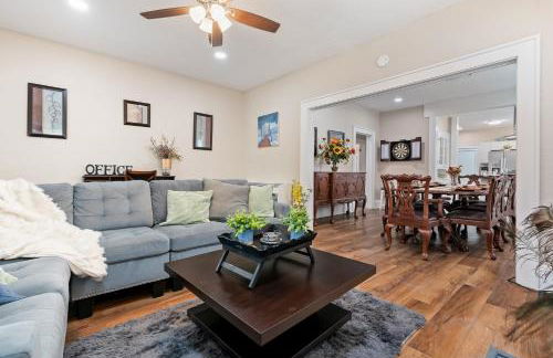 Bungalow Retreat! - Photo 1