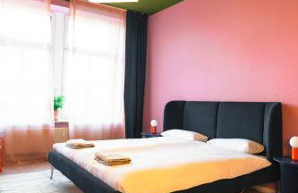 Zentrumsnahe 2-Zimmer Wohnung mit privatem Parkplatz und Balkon - Foto 2