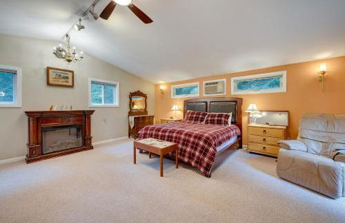 Waterfront Lake Arrowhead Cabin with Dock and Fire Pit - Foto 10