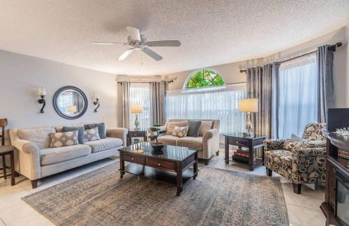 HARRY POTTER LIVES HERE! Unforgettable Home, Pool, Sleeps 8, Near Dis, LOW Rates! - Foto 27