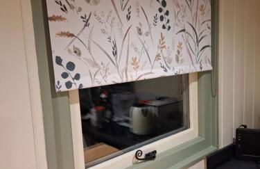 Luxury Shepherd's Hut - The Hyde - Photo 15