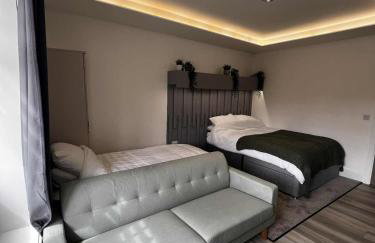 Resilets - Mood Studio 2 - Central Modern 2 Bed - Photo 3