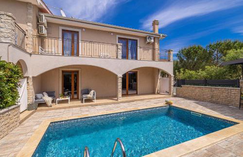 Villa Dijana East - Photo 1