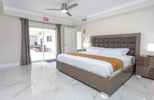 Amazing 5BR Villa Heated Pool near Hard Rock - Foto 10