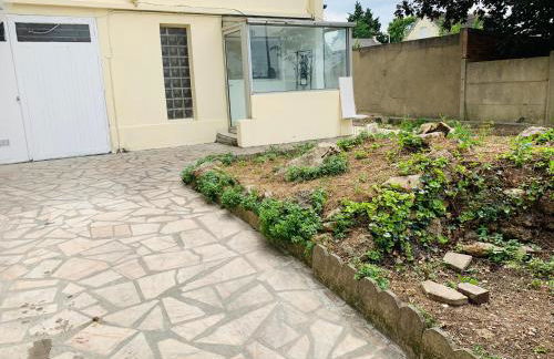 Cozy Station House & Direct Access to Paris - Foto 27