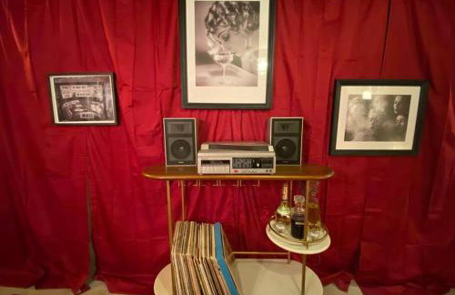 Basement Apartment w/ Hot Tub & Bombshelter! - Foto 15