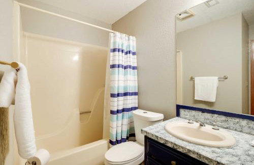 Spacious Home on Beaver Lake with Deck and Fire Pit! - Foto 18