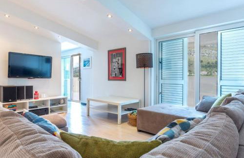 Serene Rural Villa with Pool, Sun Deck, and Children's Play Area - Five Bedroom Villa - Foto 9