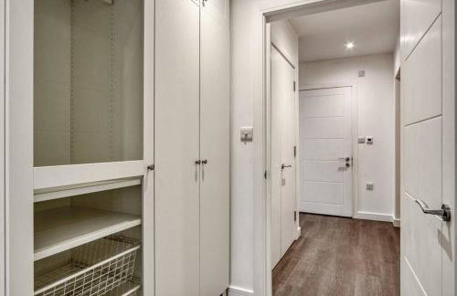 3-Bed, 2-Bath Wembley Apartment with Free Parking - Foto 12