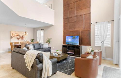 Spacious Vacation Home with Pool & Jacuzzi Near Disney - Foto 5