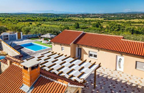 Countryside holiday home - pool - big terrace - Foto 8