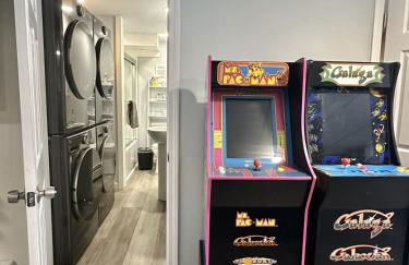 5BR Waterfront Hot Tub Kids Playscape Pets Family Compound! - Foto 6