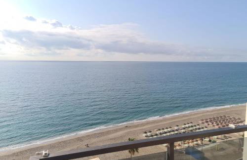 Malaga Sunshine Rentals - Beach Front Penthouse II - Fuengirola - Foto 9